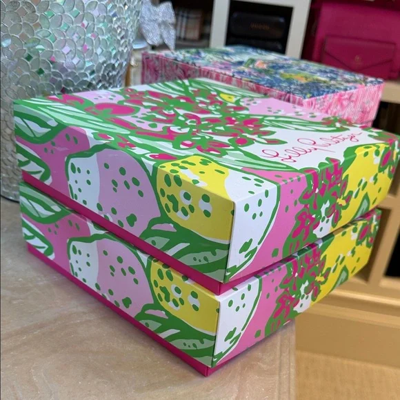 Lilly Pulitzer Set Of 5 Floral Gift Boxes in Pink, Green, Yellow And Blue - Picture 5 of 6